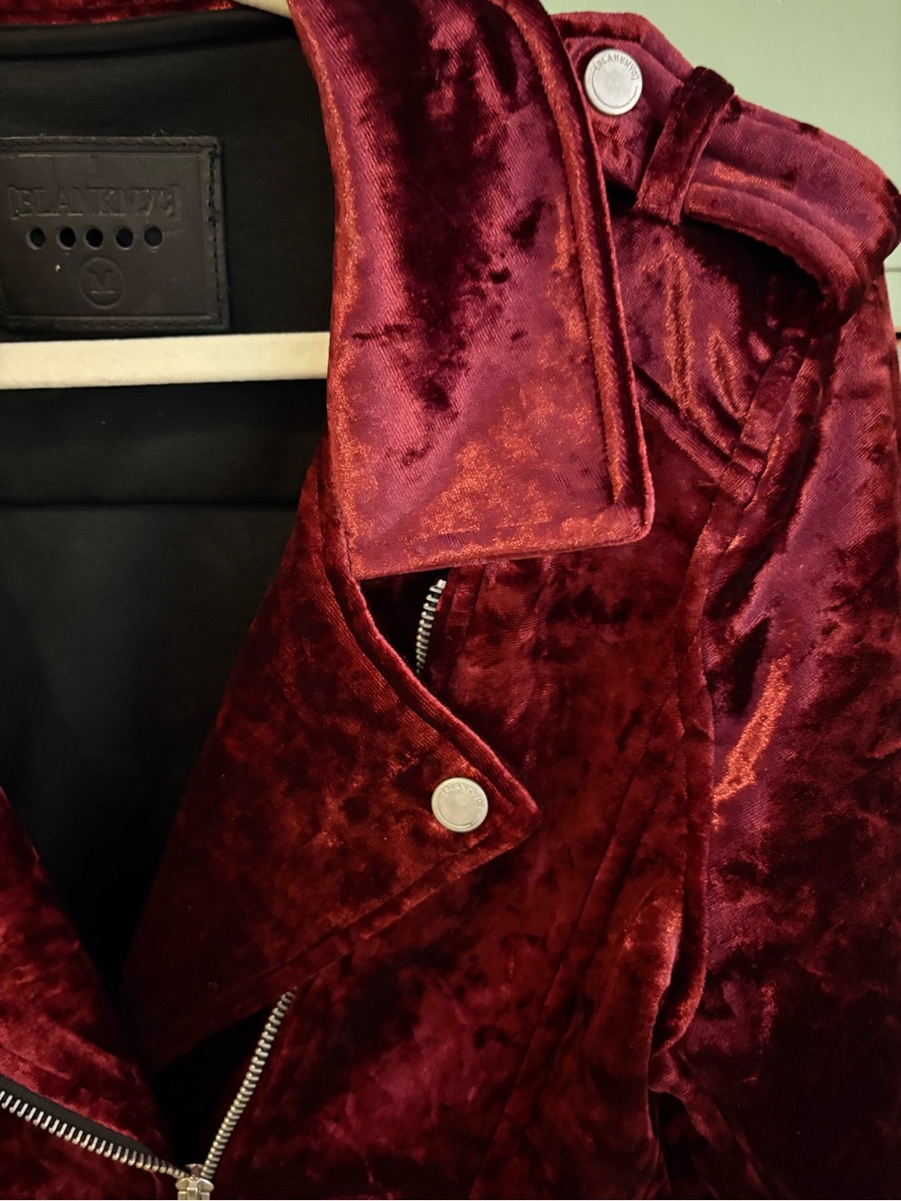 [BLANKNYC] NWOT Crushed Velvet Cropped Asymmetrical Moto Jacket Deep Merlot - M - Picture 12 of 15